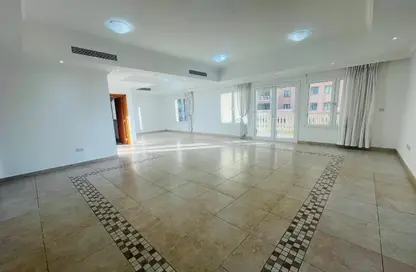 Apartment - 3 Bedrooms - 4 Bathrooms for rent in Sabban Towers - Porto Arabia - The Pearl Island - Doha