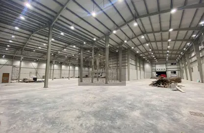 مخزن - استوديو - 8 حمامات للايجار في شارع الصناعية الشرقي - بركة العوامر - الوكرة