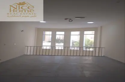 محل تجاري - استوديو - 4 حمامات للبيع في الغانم - الدوحة