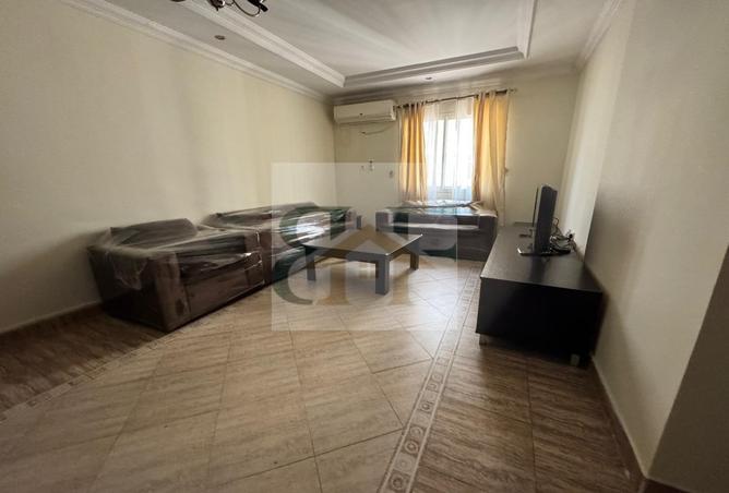 947412 - Property Image 2