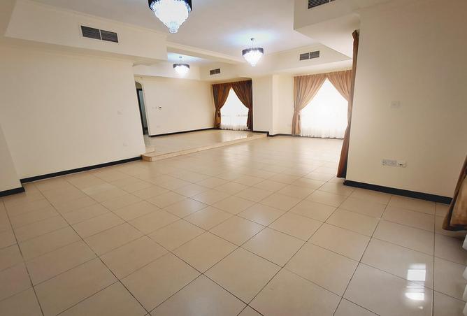 916022 - Property Image 2