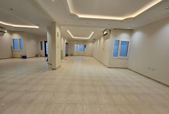 979430 - Property Image 2