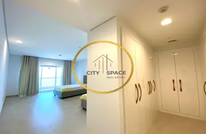 Apartment - 2 Bedrooms - 3 Bathrooms for rent in Al Mutahidah Tower - Viva Bahriyah - The Pearl Island - Doha