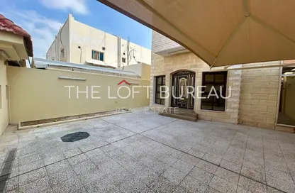 فيلا - 5 غرف نوم - 6 حمامات للايجار في شارع المطار القديم - طريق المطار القديم - الدوحة