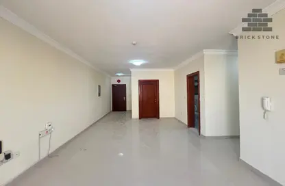 Apartment - 4 Bedrooms - 3 Bathrooms for rent in Anas Street - Fereej Bin Mahmoud North - Fereej Bin Mahmoud - Doha