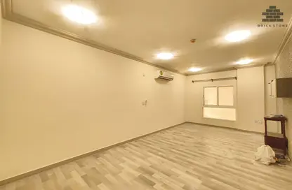 Apartment - 2 Bedrooms - 2 Bathrooms for rent in Al Mansoura - Al Mansoura - Doha