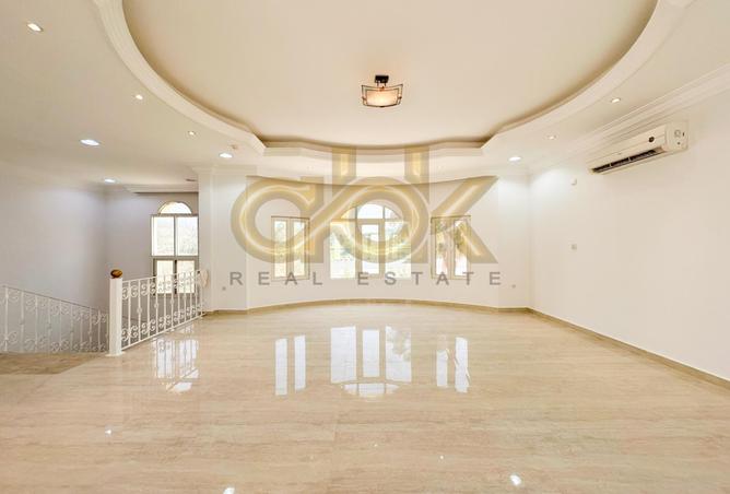 954296 - Property Image 2