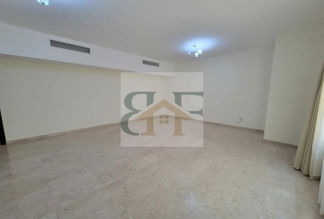 945304 - Property Image 2