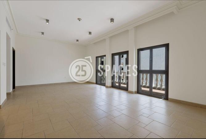 956279 - Property Image 2