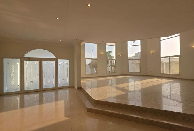 930815 - Property Image 2