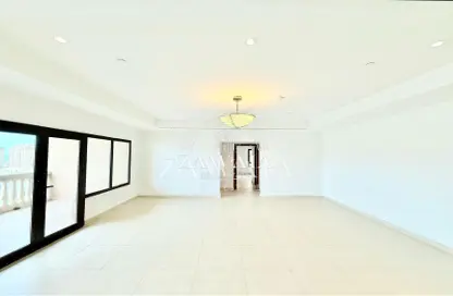 Apartment - 2 Bedrooms - 3 Bathrooms for rent in Tower 27 - Porto Arabia - The Pearl Island - Doha