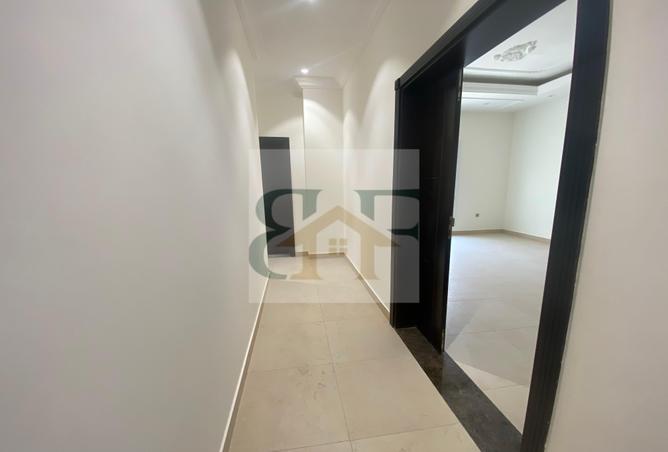 933911 - Property Image 2