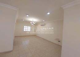 صورةغرفة فارغة لـ: فيلا - 3 غرف نوم - 4 حمامات للكراء في شارع ام السنيم - عين خالد - الدوحة, صورة 1