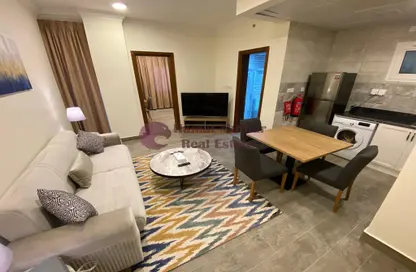 Living / Dining Room image for: Apartment - 1 Bedroom - 2 Bathrooms for rent in Umm Ghuwailina 4 - Umm Ghuwailina - Doha, Image 1