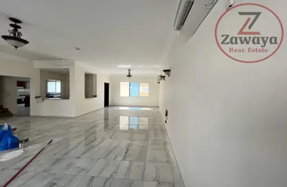 Living Room image for: Compound - 3 Bedrooms - 4 Bathrooms for rent in Souk Al gharaffa - Al Gharrafa - Doha, Image 1