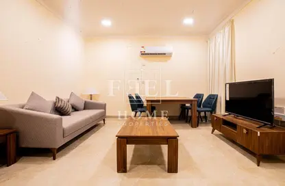 صورة لـ غرفة المعيشة / غرفة الطعام شقة - 3 غرف نوم - 4 حمامات للايجار في أم صلال علي - أم صلال على - الدوحة ، صورة رقم 1