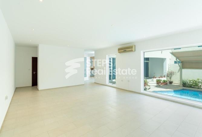 955317 - Property Image 3