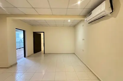 Apartment - 2 Bedrooms - 1 Bathroom for rent in Mamoura 18 - Al Maamoura - Doha