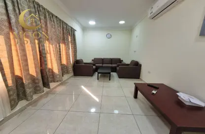 Apartment - 2 Bedrooms - 2 Bathrooms for rent in Umm Ghuwalina - Umm Ghuwailina - Doha
