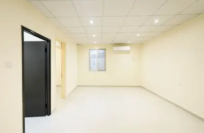 Apartment - Studio - 1 Bathroom for rent in Maamoura Villas - Al Maamoura - Doha