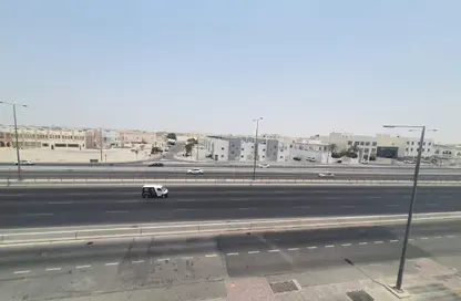 مساحات مكتبية - استوديو - 2 حمامات للايجار في شارع النعيجة - غرب الهلال - الهلال - الدوحة