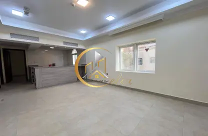 Apartment - 2 Bedrooms - 3 Bathrooms for rent in Thabit Bin Zaid Street - Al Mansoura - Doha