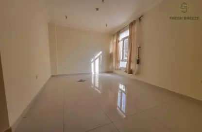 Apartment - 2 Bedrooms - 2 Bathrooms for rent in Umm Ghuwailina 4 - Umm Ghuwailina - Doha
