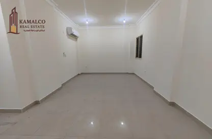 Apartment - 1 Bedroom - 2 Bathrooms for rent in Umm Ghwailina Comm - Umm Ghuwalina - Umm Ghuwailina - Doha