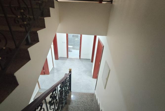 988907 - Property Image 2