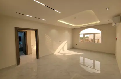 شقة - غرفة نوم - 2 حمامات للايجار في فريج كليب - الدوحة