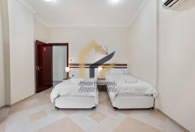 965519 - Property Image 3