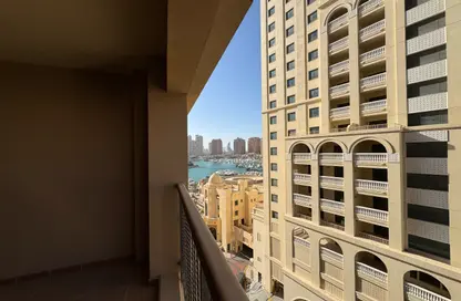Apartment - 1 Bedroom - 2 Bathrooms for rent in West Porto Drive - Porto Arabia - The Pearl Island - Doha
