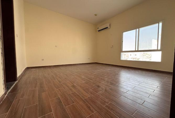 933660 - Property Image 2