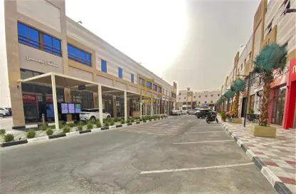 Shop - Studio - 1 Bathroom for rent in Wholesale Market Street - Abu Hamour - Doha