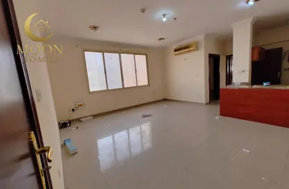 Apartment - 1 Bedroom - 1 Bathroom for rent in Umm Ghwailina Comm - Umm Ghuwalina - Umm Ghuwailina - Doha