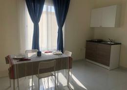 صورةغرفة الطعام لـ: شقة - 1 غرفة نوم - 1 حمام للكراء في شارع المرخية - المرخية - الدوحة, صورة 1