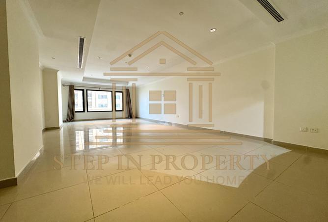 983809 - Property Image 2