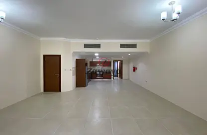 شقة - غرفة نوم - 2 حمامات للايجار في دي 22 - فوكس هيلز - الوسيل