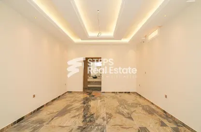 صورة لـ غرفة فارغة فيلا - 7 غرف نوم للبيع في أم صلال علي - أم صلال على - الدوحة ، صورة رقم 1