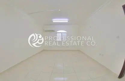 Apartment - 2 Bedrooms - 2 Bathrooms for rent in Souk Al gharaffa - Al Gharrafa - Doha