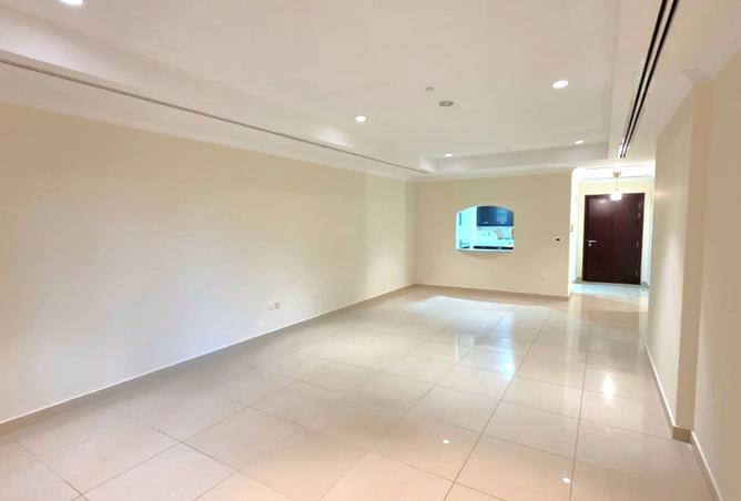 984837 - Property Image 2