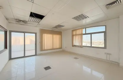 Office Space - Studio - 2 Bathrooms for rent in Salwa Road - Old Industrial Area - Al Rayyan - Doha