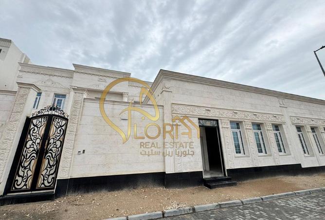 989847 - Property Image 3