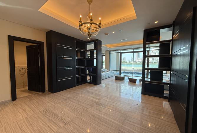 988502 - Property Image 2