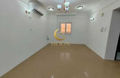 Apartment - 1 Bedroom - 1 Bathroom for rent in Umm Ghwailina Comm - Umm Ghuwalina - Umm Ghuwailina - Doha