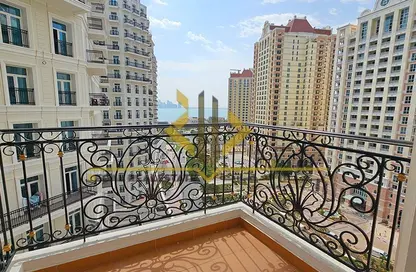 Apartment - 2 Bedrooms - 3 Bathrooms for rent in Floresta Gardens - The Pearl Island - Doha