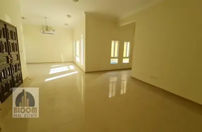 Villa - 4 Bedrooms - 4 Bathrooms for rent in Al Gharrafa - Al Gharrafa - Doha