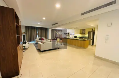 Living Room image for: Apartment - 3 Bedrooms - 5 Bathrooms for rent in Viva West - Viva Bahriyah - The Pearl Island - Doha, Image 1