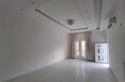 Villa - 5 Bedrooms - 5 Bathrooms for rent in Simaisma Street - Umm Ghuwailina - Doha