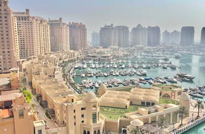 شقة - 2 غرف نوم - 3 حمامات للايجار في طريق بورتو الغربي - بورتو أرابيا - جزيرة اللؤلؤة - الدوحة